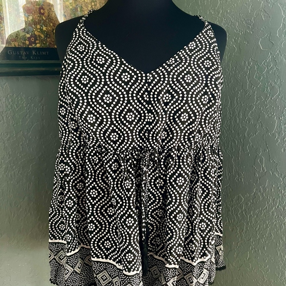 Torrid Black and White Patterned Women's Top Sz 2